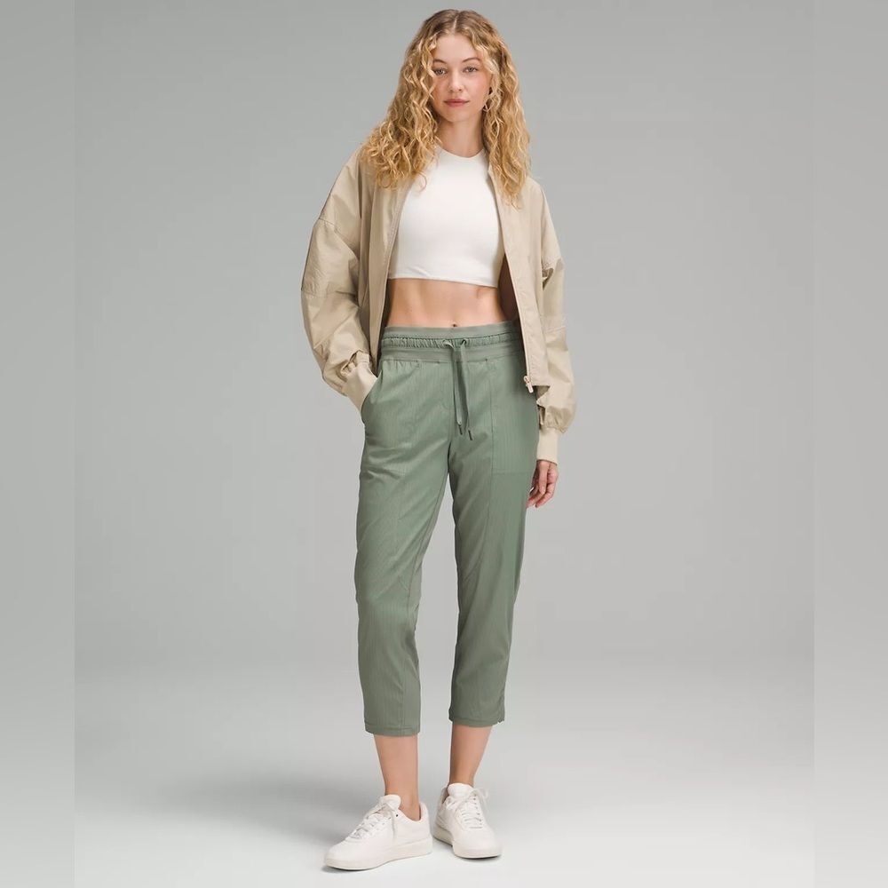 Dance Studio Mid-Rise Cropped Pant